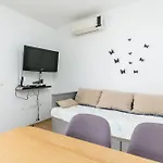 Apartments By The Sea Marina, Trogir - 10327 Lejlighed Marina
