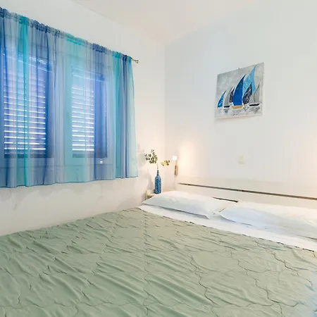 Apartments By The Sea Marina, Trogir - 10327 Lejlighed *