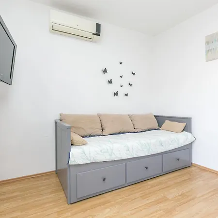 Apartments By The Sea Marina, Trogir - 10327 Lejlighed